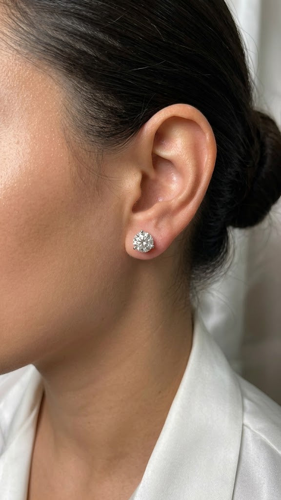 Round diamond earrings studs