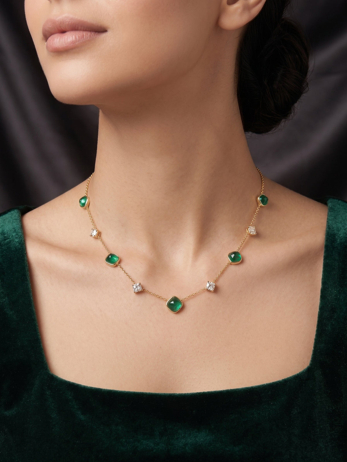 Diamond and sugarloaf emeralds necklace